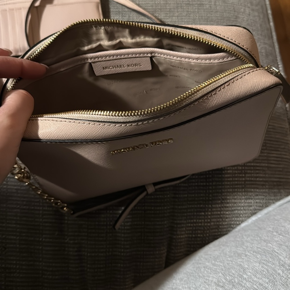 Michael Kors large baby pink crossbody - Picture 3 of 4